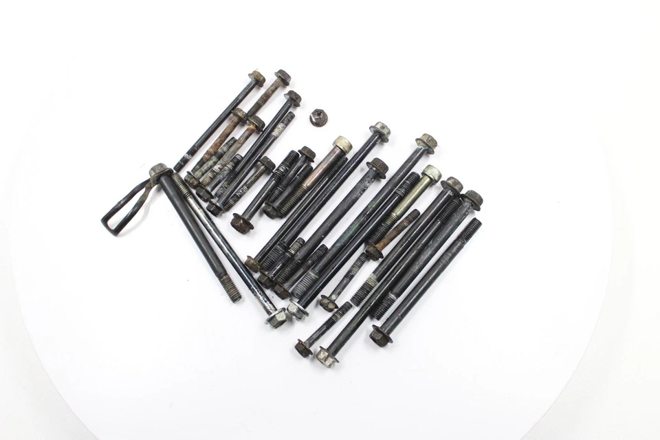 Suzuki GS700E 1985 OEM MOTOR CÁRTER JUEGO DE PERNOS Foto 2 de 4