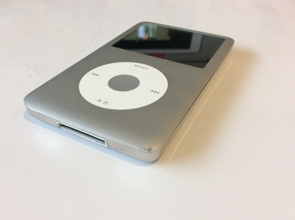 Apple iPod classic 6th Generation Silver (80 GB) - Good