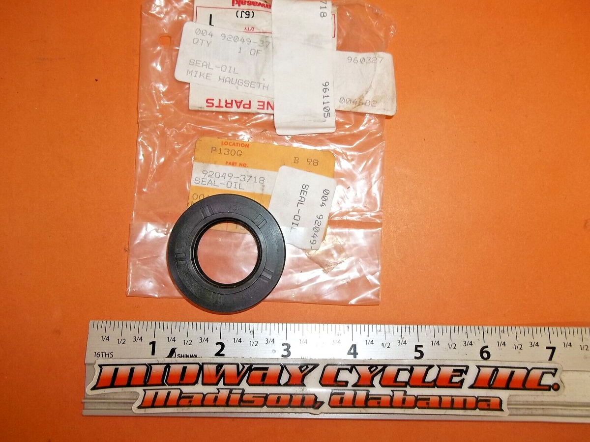 KAWASAKI 95 - 02 JET SKI JET PUMP OEM OIL SEAL 92049-3718 JH750
