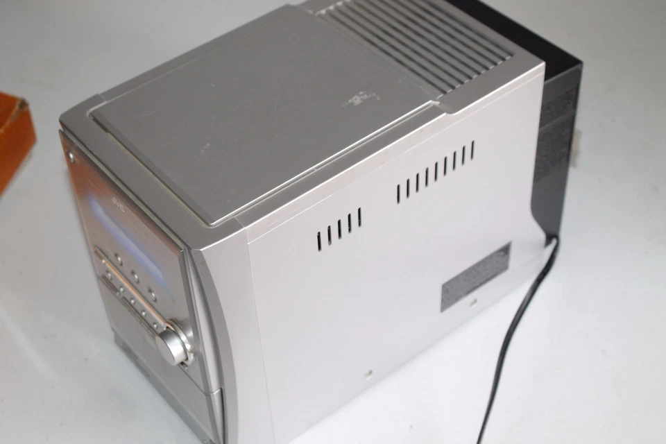 Unidad central de sistema de audio de microcomponentes JVC FSS77S solo como es gris plateado Foto 2 de 4