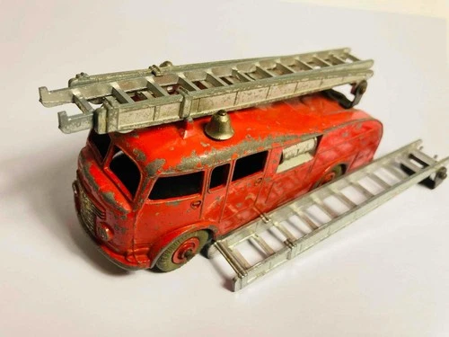 Dinky Toys #955 Fire Engine - Original Vintage (ref5)