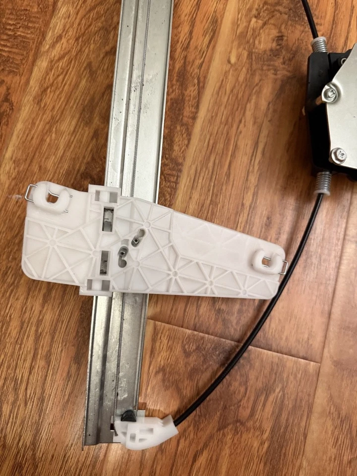 Front Right Power Window Regulator & Motor J462907 for 2000-2004 Jeep Cherokee - Image 3 of 4