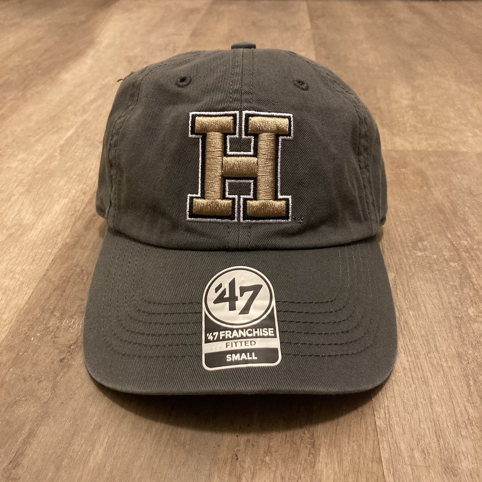 Men’s 47 Harvard University Crimson Gray Fitted Hat Cap Sz Small