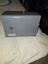 New Honeywell Tradeline R8182D1111 Triple Aquastat Controller Assembly