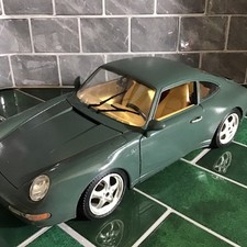 Burago  1/18￼Porsche Carrera 911 diecast model