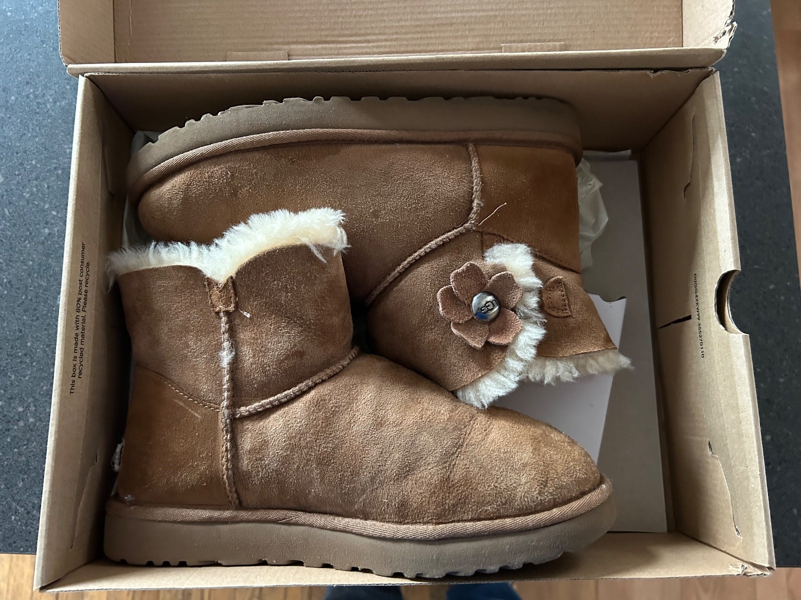 UGG MINI BAILEY BUTTON BOOTS CHESTNUT SIZE US 9 E… - image 1