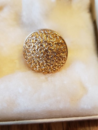 VINTAGE SIGNED TRIFARI GOLD TONE CLIP ON EARRINGS - Picture 4 of 4