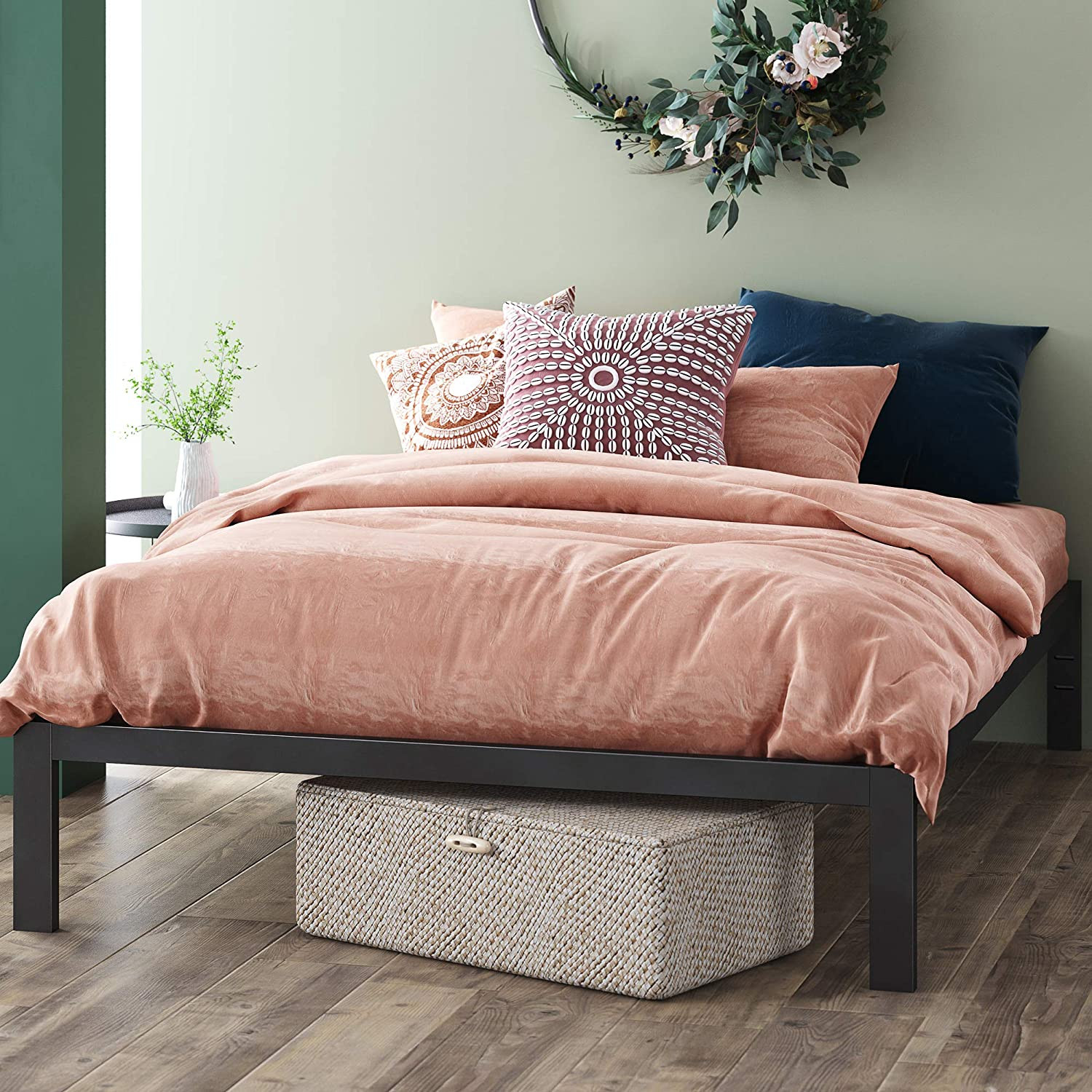 Zinus Modern Studio 14&Prime; Platform Metal Bed Frame/Mattress 