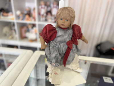 Sigikid Künstlerpuppe Vinyl Puppe 36 cm. Top Zustand    