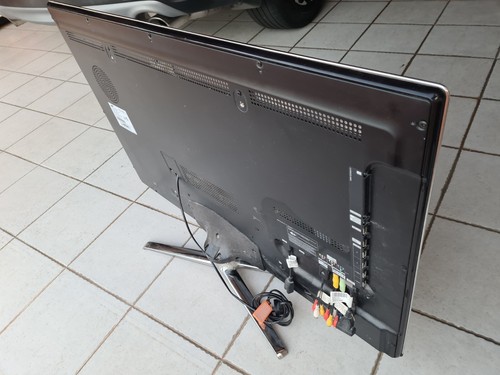 SAMSUNG 40 INCH TV - Picture 6 of 11