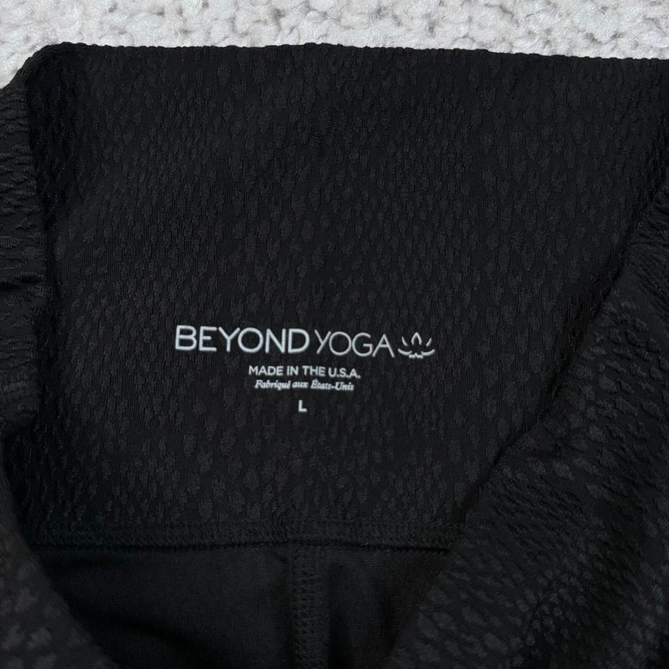 Beyond Yoga High Waisted Snake Jacquard Textured Midi Legging Womens Large - Image 4 of 4