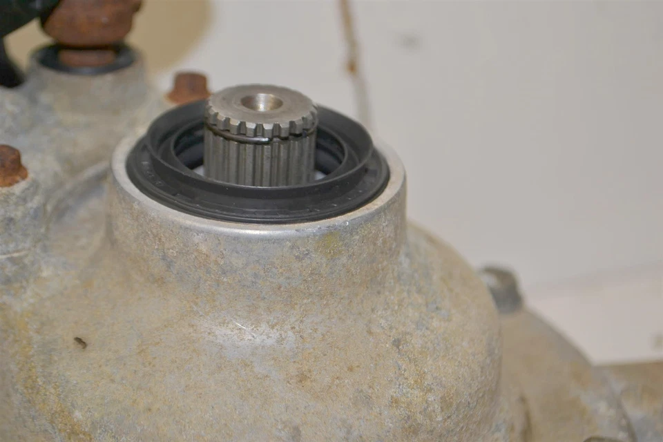 Suzuki Quadrunner 4WD Gearcase Diff Gearbox Transmission 27450-19B13 1988-2002 - Image 3 of 4