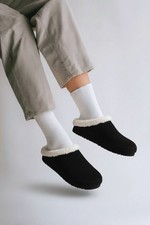 Jenni Kayne Shearling Lined Moccasins Clogs 7 Black Suede Shoes Cozy Everyday