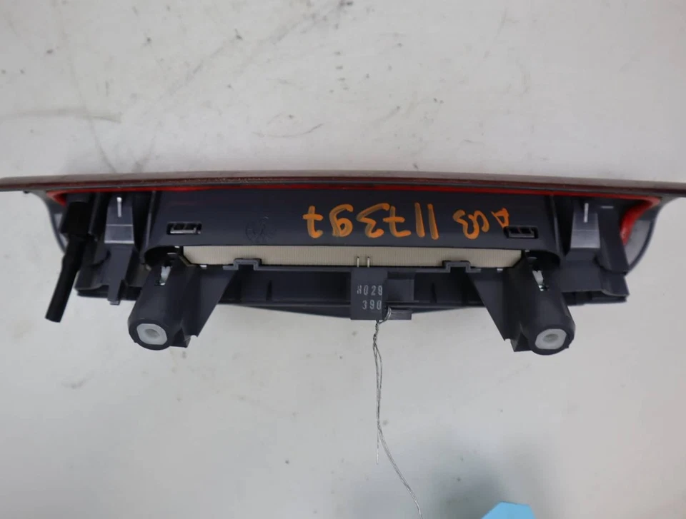 Feux stop supplementaire occasion OPEL CORSA IV Phase 2 - 1.4 TWINPORT 100ch - - Imagen 3 de 4