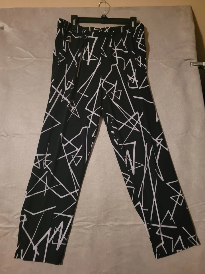 Pantalones para mujer Style & Co 1X estampado blanco y negro cintura elástica Foto 2 de 4