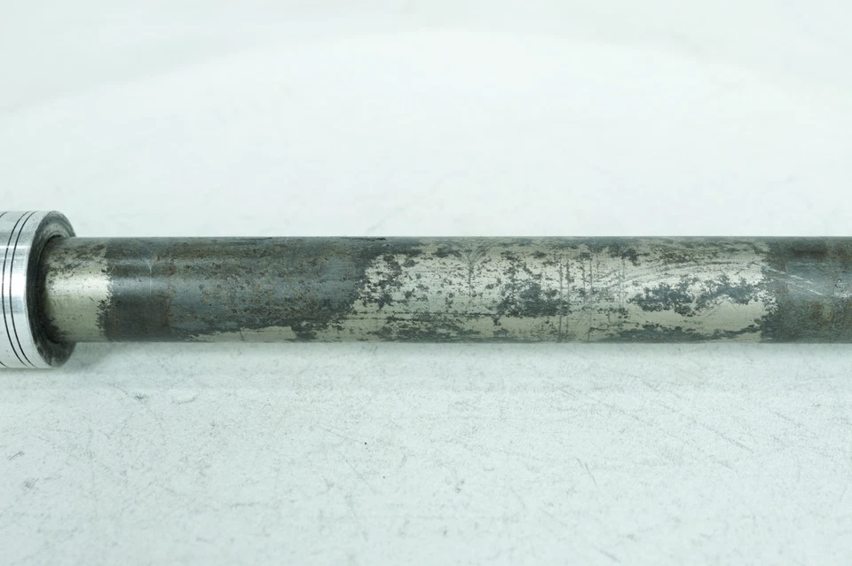 2009 Harley Dyna FXDC Super Glide Custom OEM Rear Wheel Axle Bolt Shaft 41114-08 Foto 3 de 4