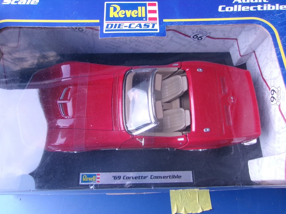 Revell Chevy Corvette 1969 red convertible 1/18 diecast, new in original box - Image 2 of 4
