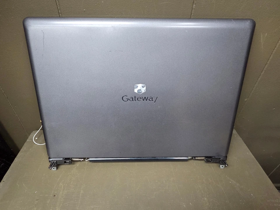 17" Gateway P-Series Laptop Screen Assembly       RL170 - Image 3 of 4