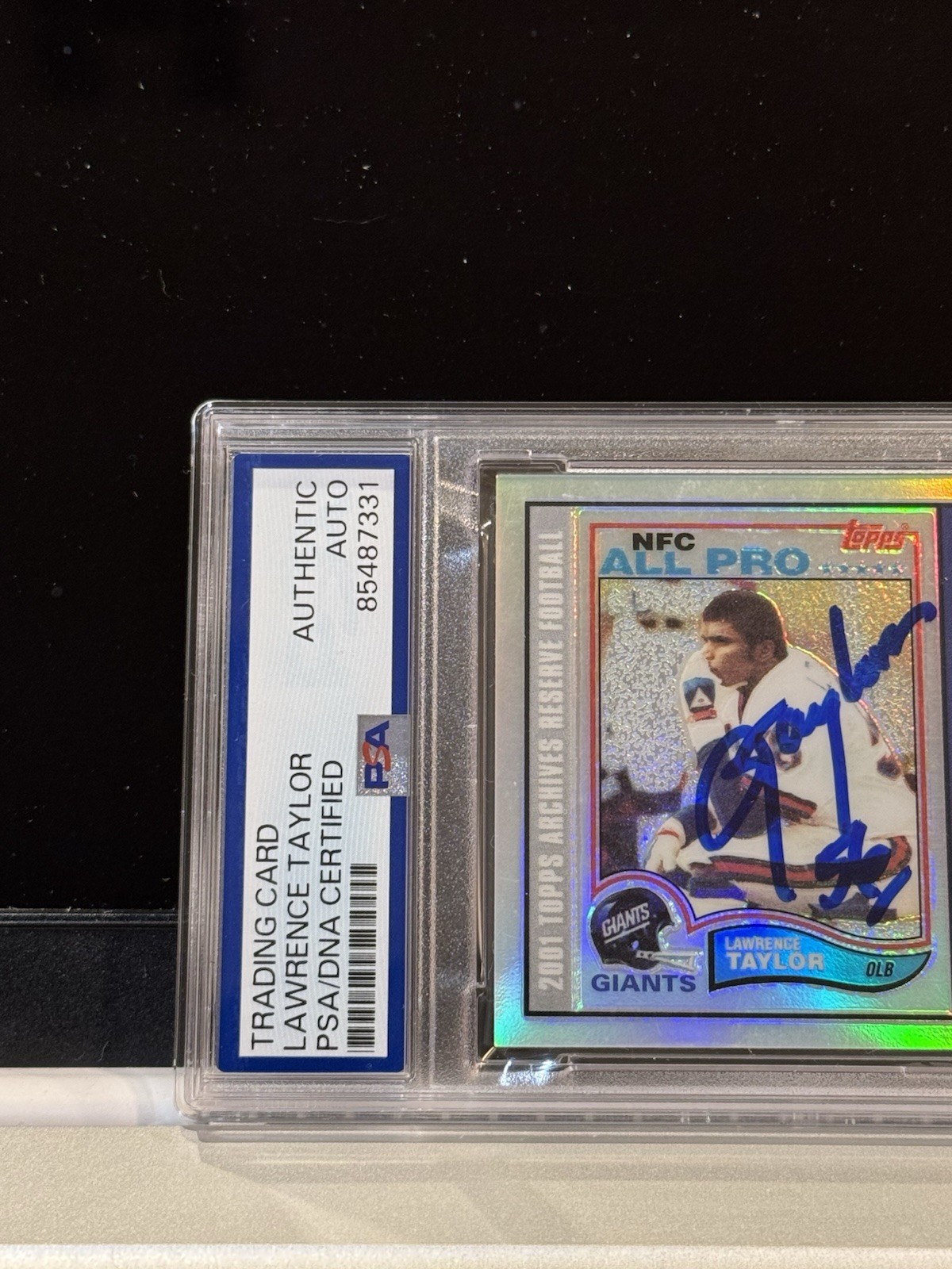 2001 Topps Archives Reserve LAWRENCE TAYLOR AUTO/JERSEY PATCH PSA/DNA Certified view 3