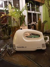 Proctor Silex 5 (Bowl Rest) electric hand mixer. . A1920YC.  