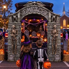 7 Pcs Halloween Cemetery Archway Tombstones Skeleton Set   Spooky Party Decor