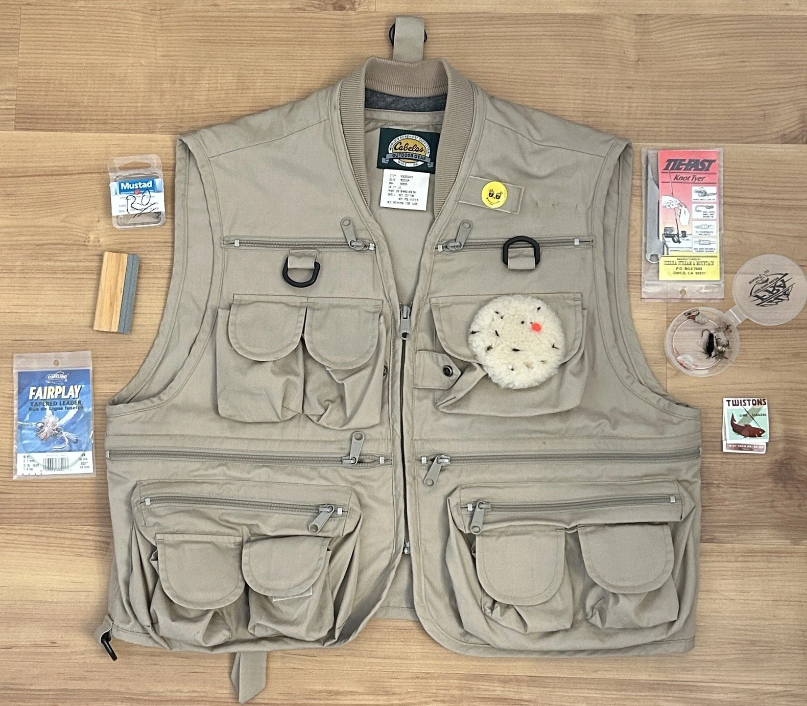 Cabela's Vest Mens M Khaki Fishing Utility Pockets + Fly Fishing Accessories