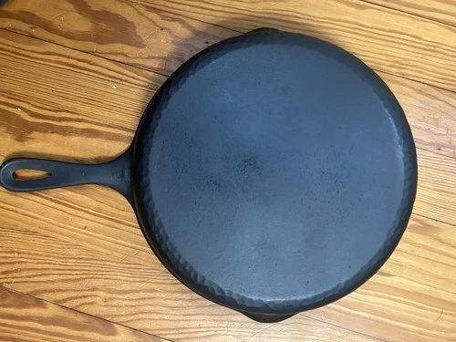 Vintage Unmarked Wagner Ware 8 Hammered Cast Iron Skillet