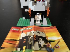LEGO Castle: 6036 Skeleton Surprise - Complete with Instructions