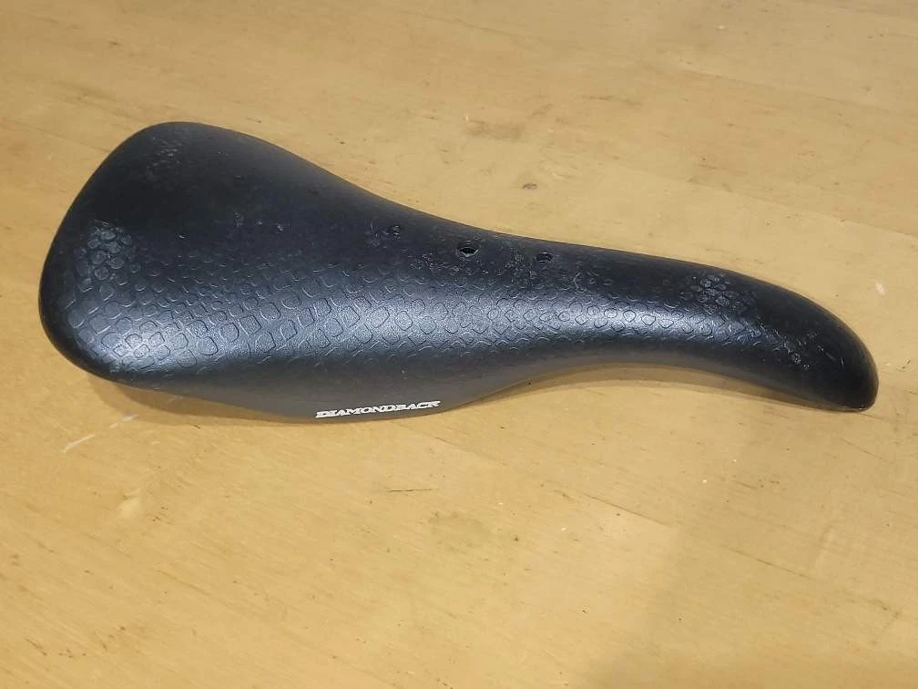 Selle Bonneville Café Racer - Diamondback - Black kopen bij
