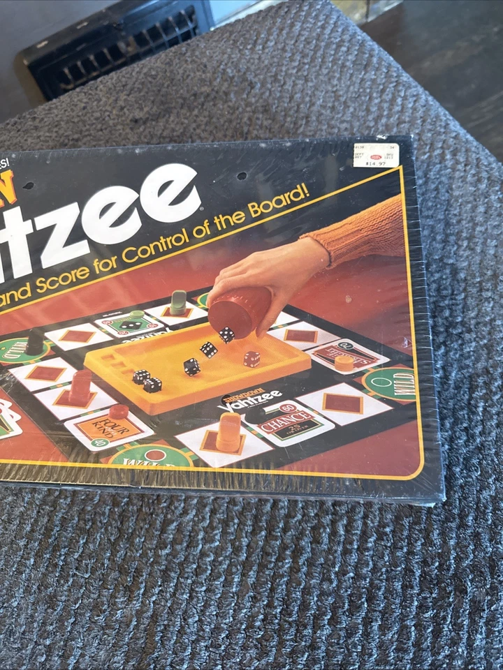 Vintage SHOWDOWN YAHTZEE Board Game Milton Bradley 1991 -NEW Sealed! - Image 3 of 4