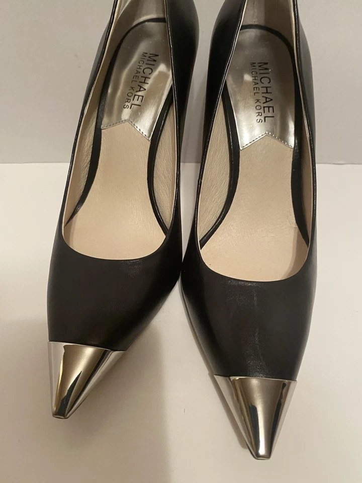 BOMBAS clásicas Michael Kors Dorothy de cuero con punta negra talla 7 para mujer Foto 2 de 4