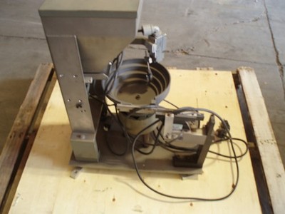 SERVICE ENGINEERING VIBRATORY BOWL PARTS HANDLING SYSTEM 115 V