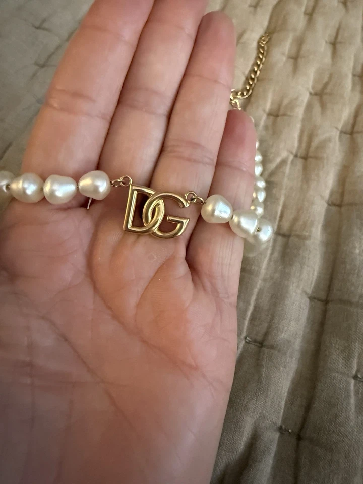 $745 Dolce and Gabbana DG logo-charm pearl Choker Necklace  - Image 3 of 3