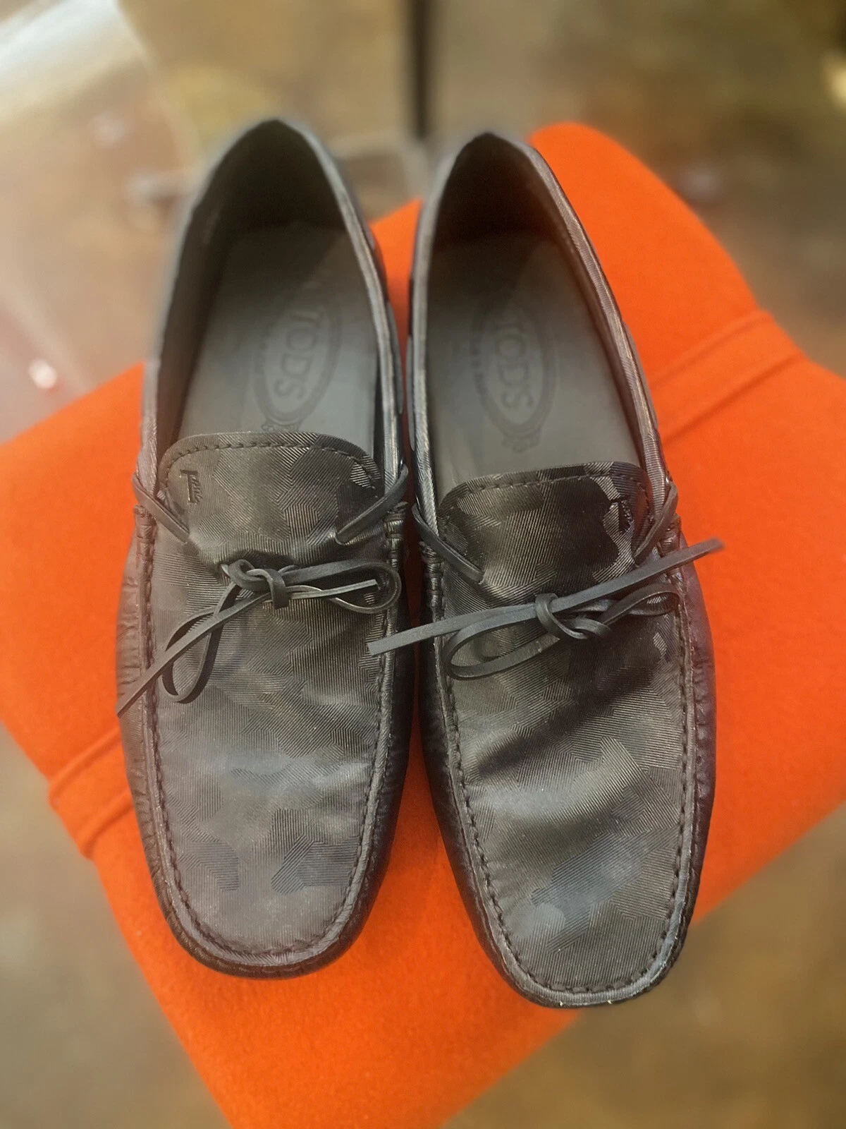 TOD’S Mocassini mimetici Tods stampati in pelle nera.