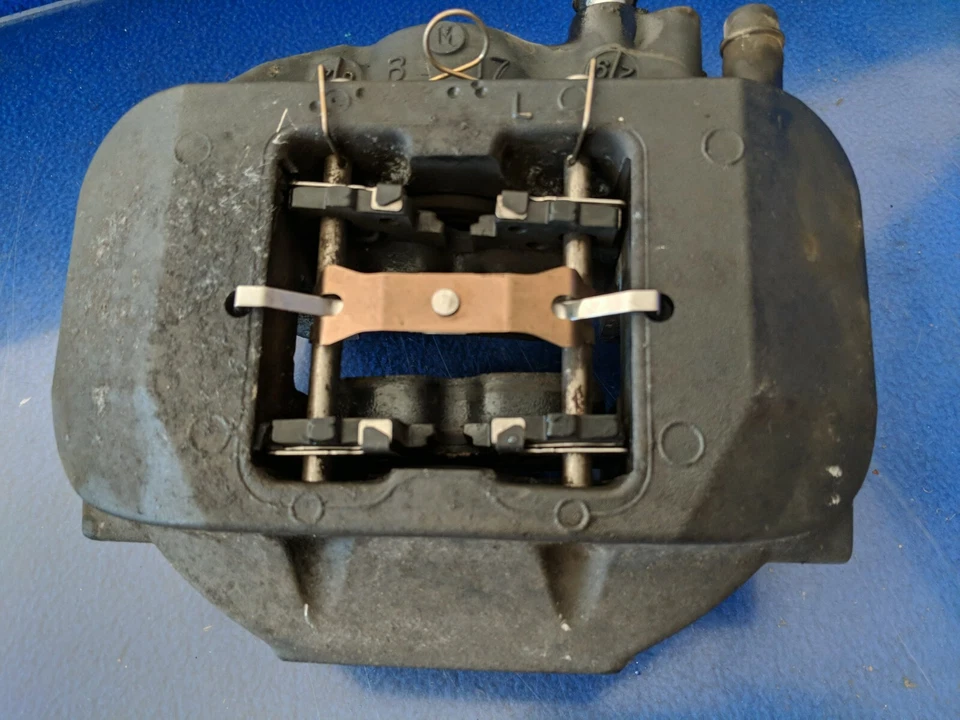 47850-50150 Pinza de freno Lexus ls460L ls600 A conductor trasero izquierdo fabricante de equipos originales Foto 3 de 4