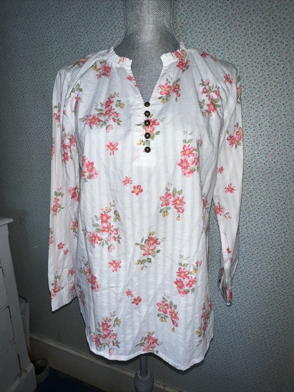 Beachlunchlounge Women's Lyzza Cherry Flowers Long Sleeve Button Full Top XS NWT