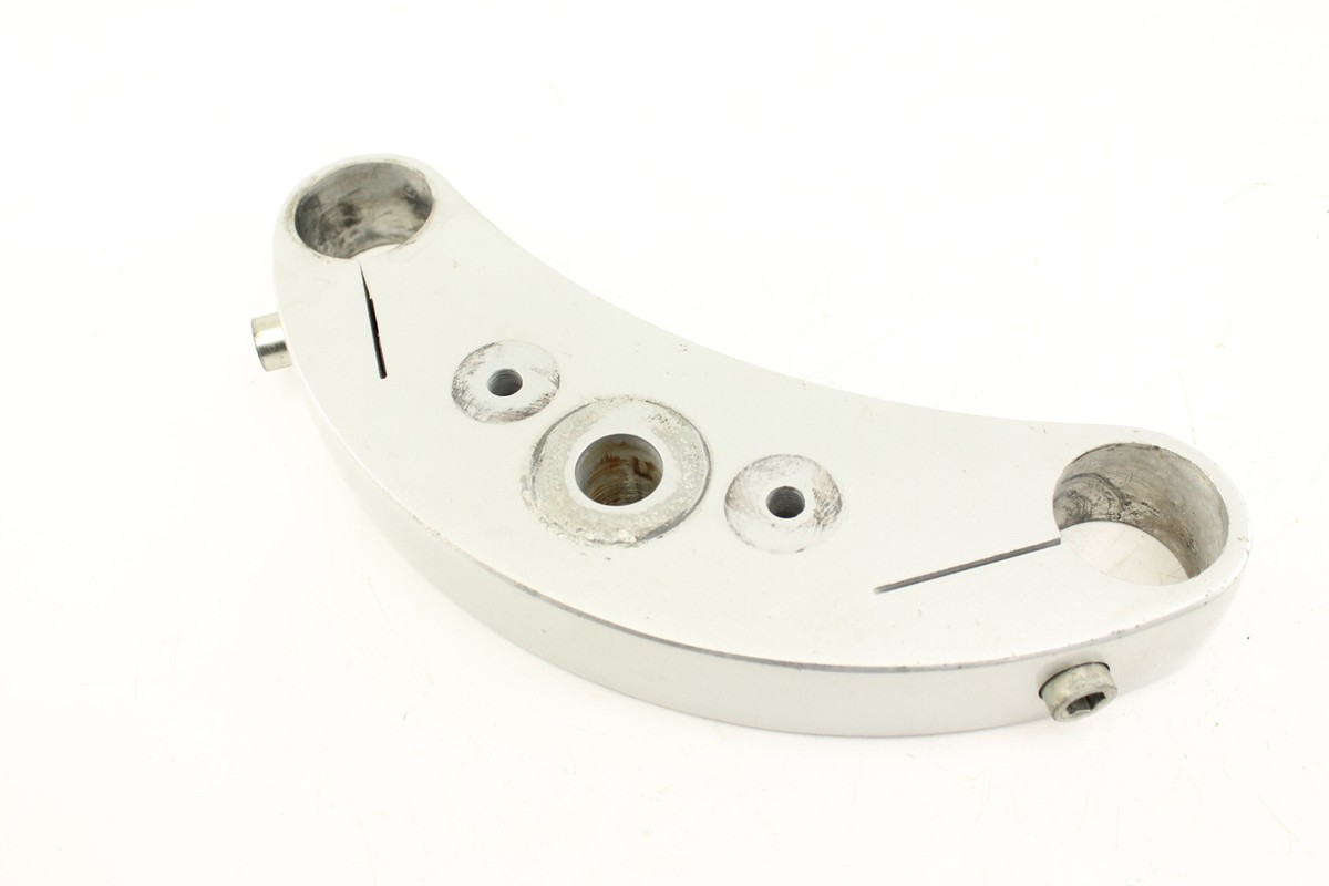 2003 VICTORY V92C OEM FORKS UPPER TRIPLE TREE CLAMP 1820952 2003 VICTORY V92C OEM FORKS UPPER TRIPLE TREE CLAMP 1820952