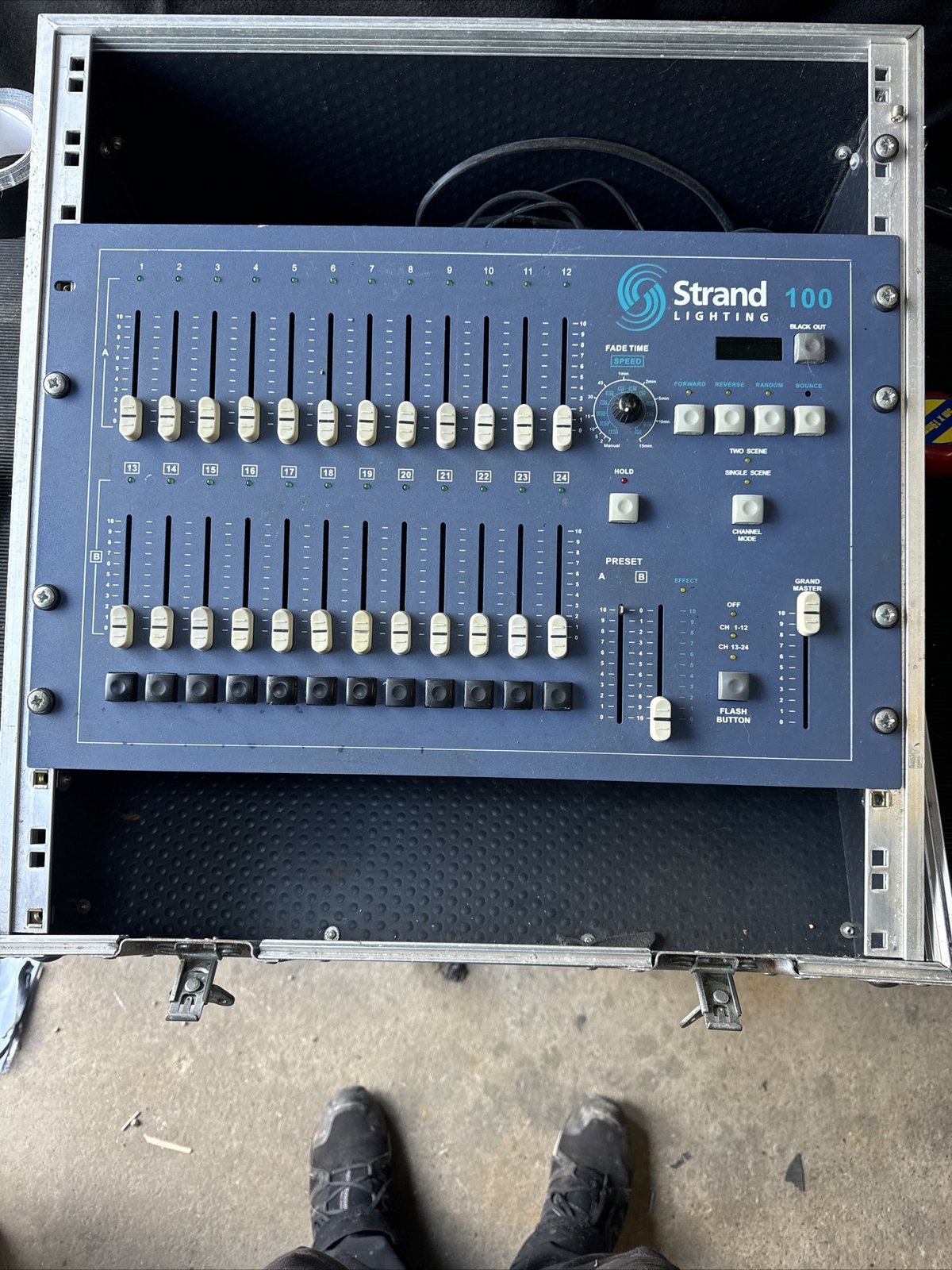 Strand Lighting 100 24 Ch DMX Lightings Control Desk C/w Flightcase eBay