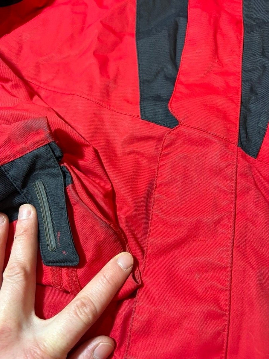 Oakley Red Black Ski Jacket Hooded Snowboard Waterproof Y2K Tech