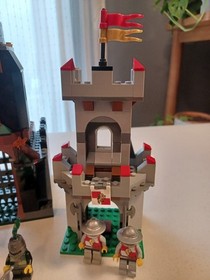 LEGO Kingdoms 7947  PRISON TOWER & 7948 OUTPOST ATTACK set Lot