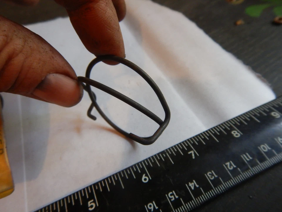 NOS 39-64 STUDEBAKER CHAMPION 6 CYL Clutch Release Bearing Collar Spring 196087 - Image 2 of 4