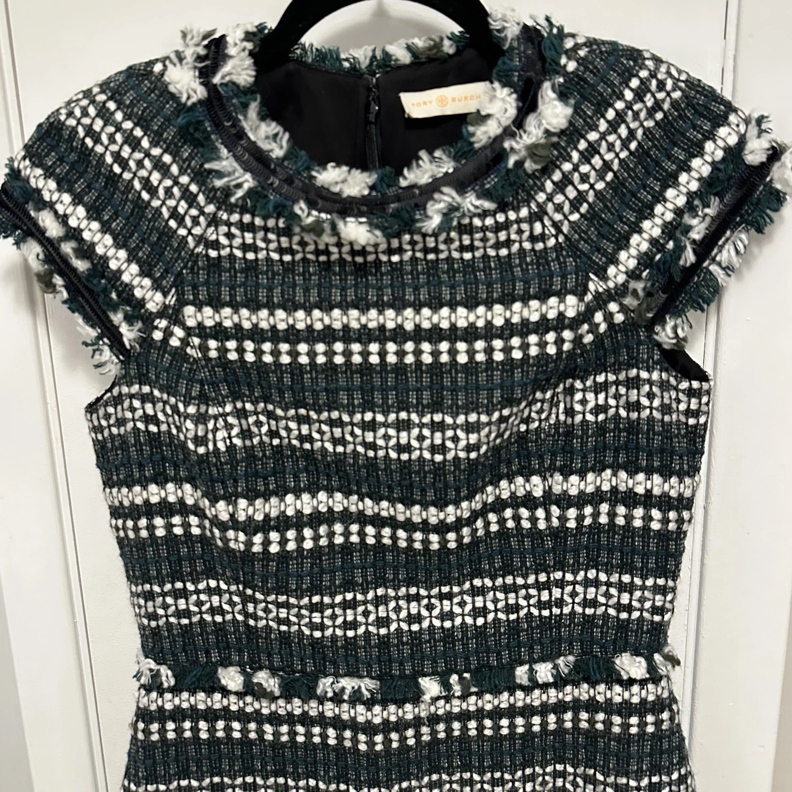 Abito Tory Burch Norfolk a righe in tweed manica a 2 cappellini aderente e svasato verde nero Wht