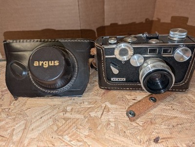 Argus C3 Rangefinder Camera 50mm f3.5 w/ Case & Light Meter Vintage USA    The B