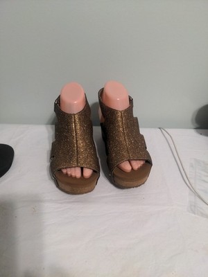 Volatile Footwear MONTPELIER Brown Metallic Wedge Sandal Size 8 Great Condition 
