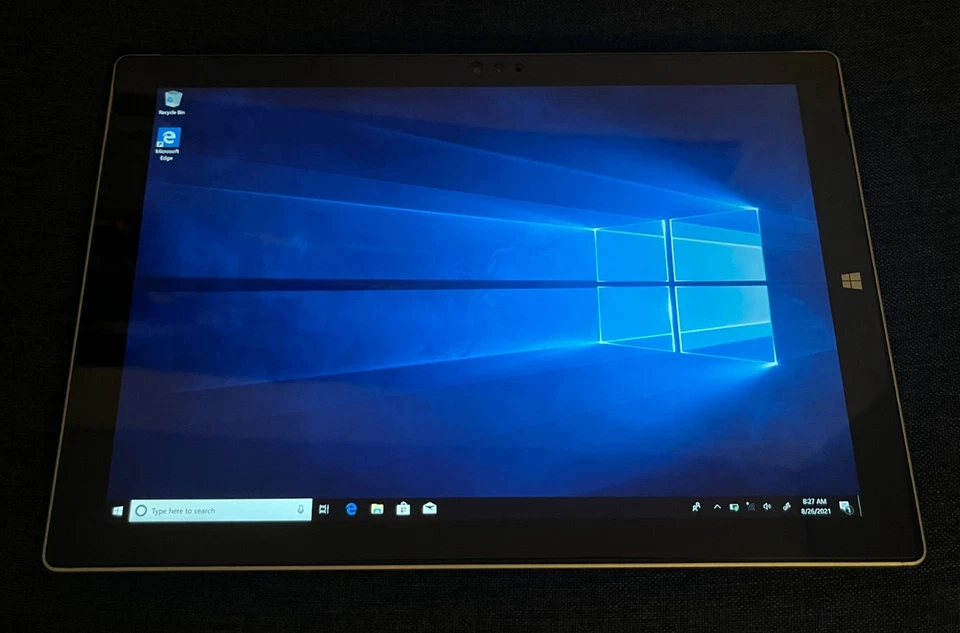 Microsoft Surface Pro 3 (2017) 8GB / 256SSD Windows 10 - Silver - Image 2 of 4