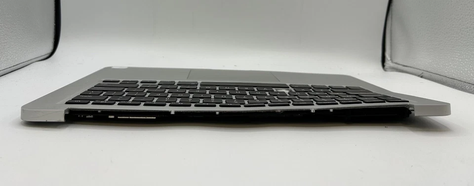 Apple MacBook Air 13" Mid 2011 i5 1.6GHz 2GB No SSD Logic Board Bent Case Bundle - Image 4 of 4