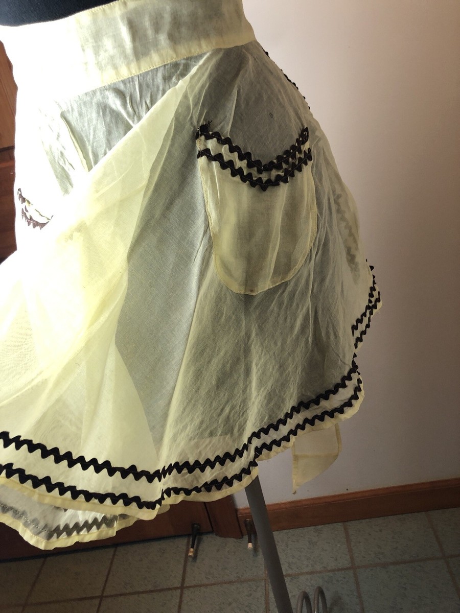 Vintage Apron Yellow sheer muslin apron with brown rick rack Vintage Apron Yellow sheer muslin apron with brown rick rack