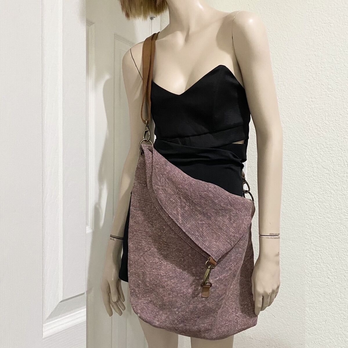 NWT Vintage Addiction Jute foldover crossbody/messenger Bag NWT Vintage Addiction Jute foldover crossbody/messenger Bag