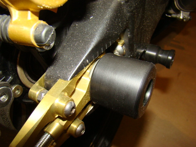 KAWASAKI ZX7R 1996-04 CRASH MUSHROOMS FRONT & REAR AXLE SLIDERS