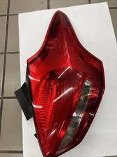 2015-2018 Ford Focus Hatchback RIGHT Passenger OEM Tail Light Brake Lamp